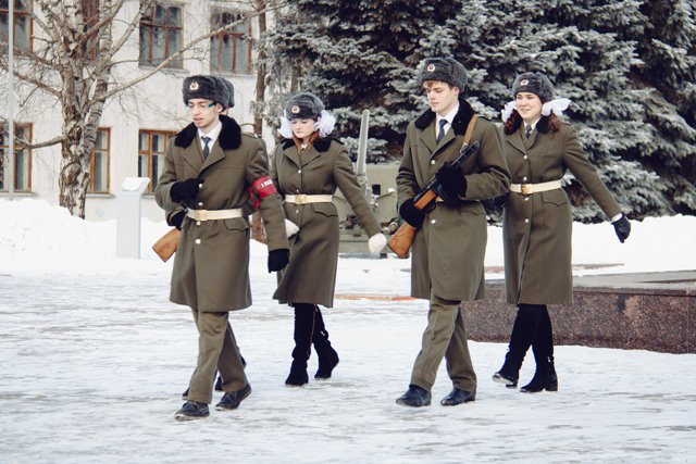 Учащиеся нашей школы на вахте памяти  - Пост №1. Январь, 2015года