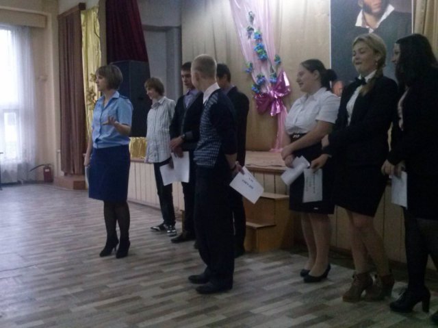 В рамках проведения в школе месячника безопасности состоялась встреча учащихся 9-11 классов с помощником прокурора Золотаревой Л. С., которая провела с ребятами правовую игру.